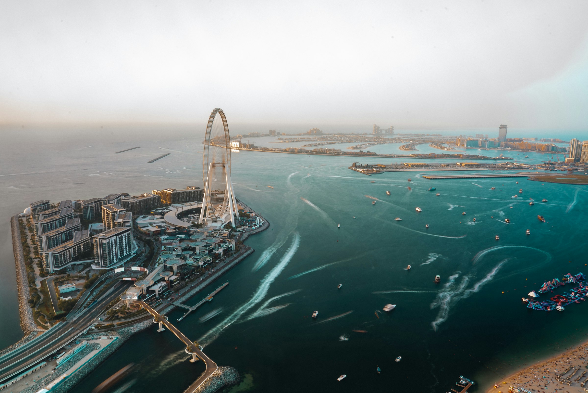 Ain Dubai ve JBR sahili
