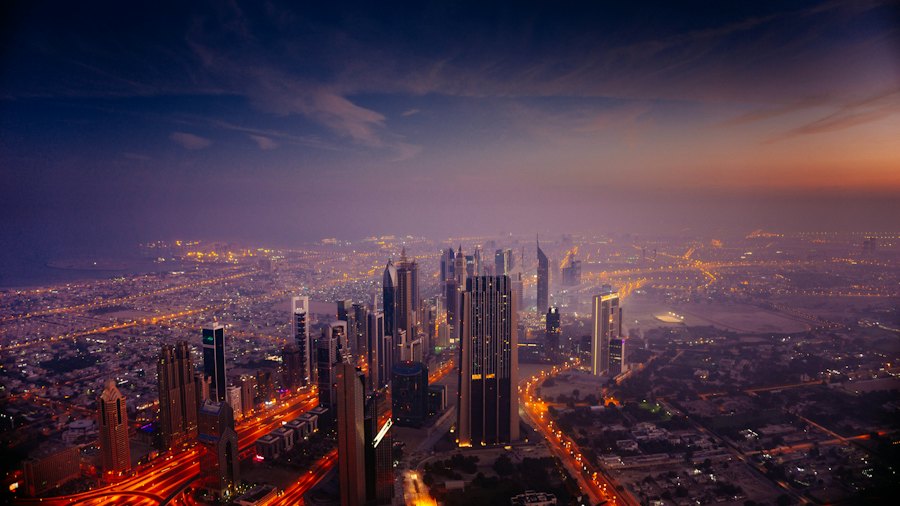 Dubai gece silüeti